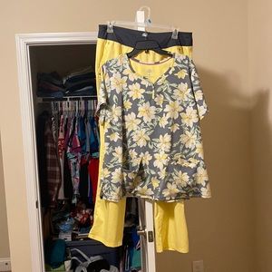 Excellent used condition healing hands scrubs